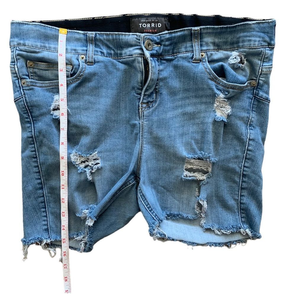 Torrid Distressed Bombshell Skinny Denim Shorts Size 16R - Picture 13 of 15